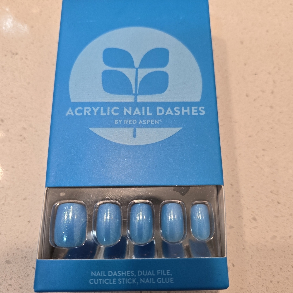 Red Aspen Acrylic Nail Dashes in Funky Korbyn